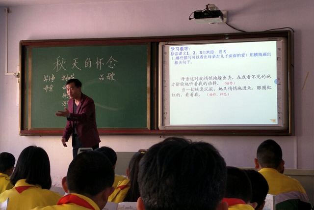 刘秋波老师在做课.jpg