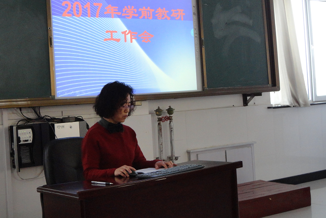 7张秋主任做工作总结.JPG