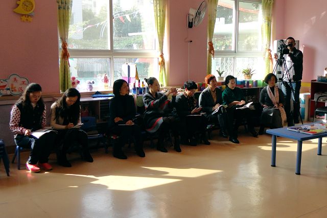 市、县领导观摩赵圆圆老师的集中教学.JPG
