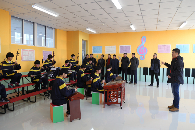 4.音乐社团学生表演节目.JPG