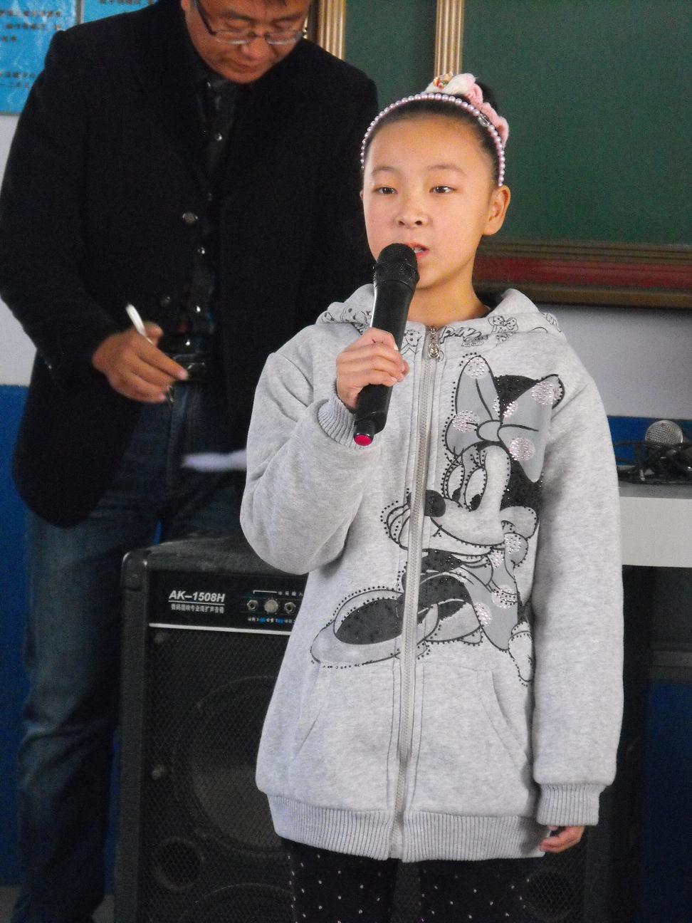 学生在演讲2.jpg
